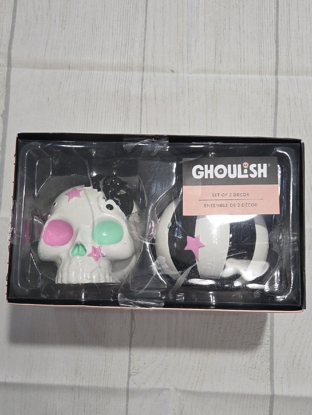Ghoulish Sugar Skull And Striped Pumkin Decor Set